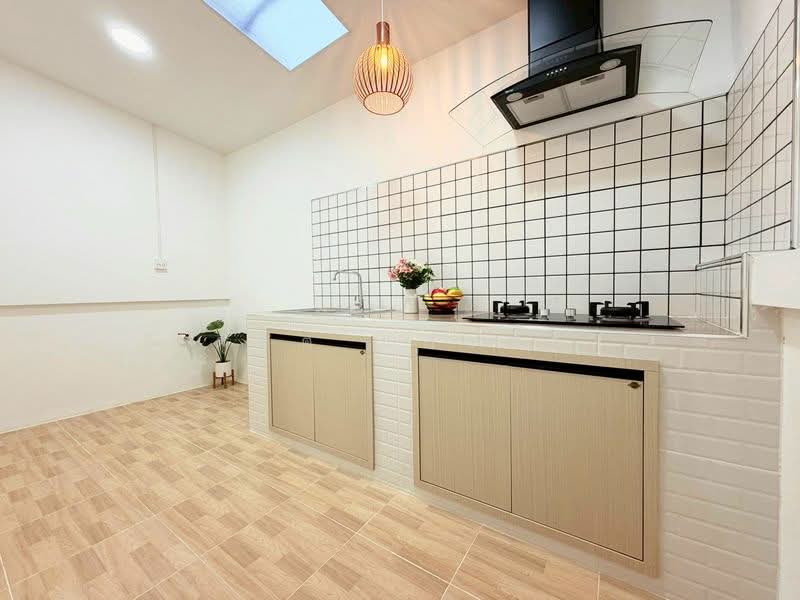 ขายทาวน์โฮมรีโนเวทใหม่ ม.โกลเด้นท์เพลส เครือสหพัฒน์ ศรีราชา, ชลบุรี, บึง, ศรีราชา, ชลบุรี, 65 ตร.ม., ทาวน์เฮ้าส์ ขาย, โดย ดุสิต แสงฟ้า, 500156097 - DDproperty.com