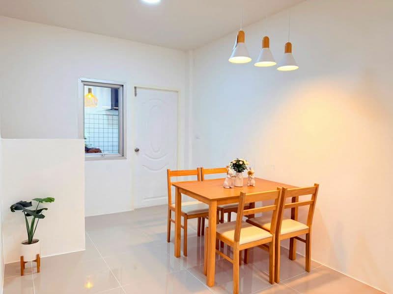 ขายทาวน์โฮมรีโนเวทใหม่ ม.โกลเด้นท์เพลส เครือสหพัฒน์ ศรีราชา, Chon Buri (Pattaya), Bueng, Si Racha, Chon Buri (Pattaya), 2 Bedrooms, 65 sqm, Townhouse For Sale, by Dusit Saengfa, 500156097 - DDproperty.com