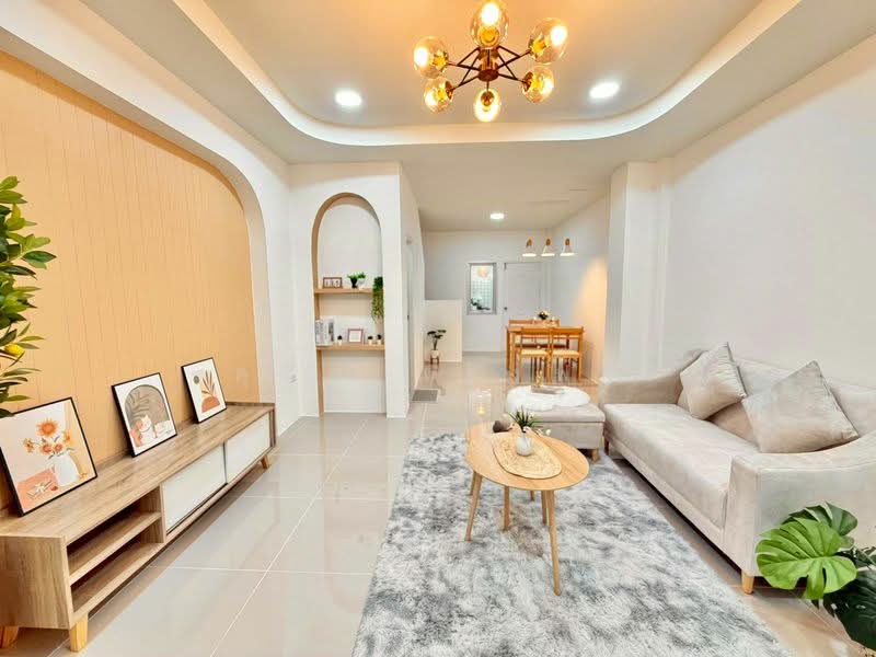 ขายทาวน์โฮมรีโนเวทใหม่ ม.โกลเด้นท์เพลส เครือสหพัฒน์ ศรีราชา, Chon Buri (Pattaya), Bueng, Si Racha, Chon Buri (Pattaya), 2 Bedrooms, 65 sqm, Townhouse For Sale, by Dusit Saengfa, 500156097 - DDproperty.com