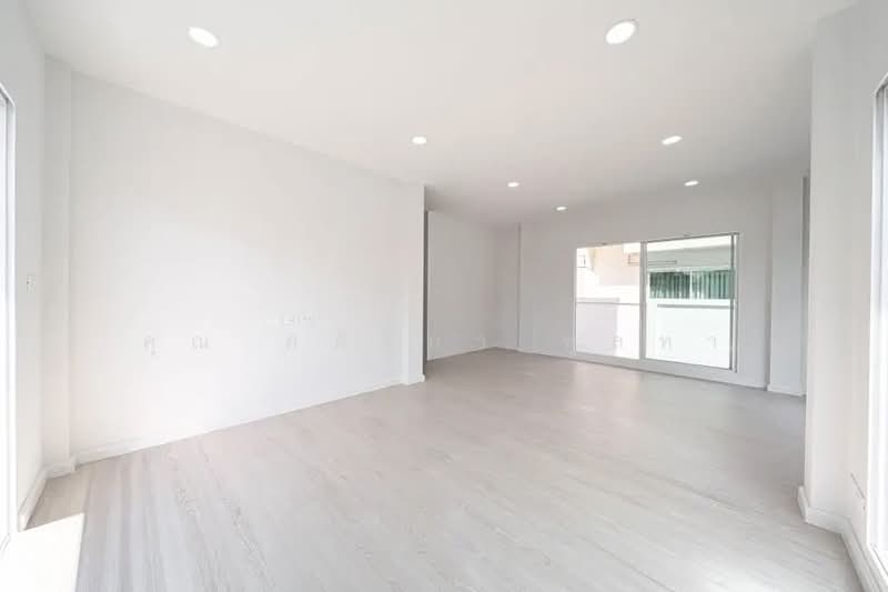 Life Bangkok Boulevard Wongwaen-Rama 9, Bangkok, Kanchanaphisek Road, Saphan Sung, Saphan Sung, Bangkok, 4 Bedrooms, 185 sqm, Single Detached House For Sale, by คุณ ศศิวิภา พูลทา, 500156109 - DDproperty.com