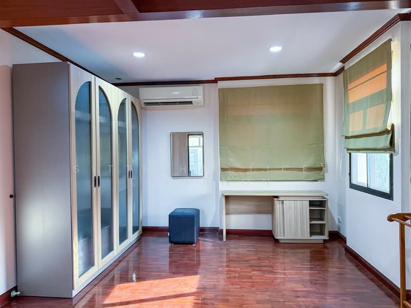 Newly Renovated House for Rent at Sukhumvit 4, Bangkok, Khlong Toei, Khlong Toei, Bangkok, 4 Bedrooms, 400 sqm, Single Detached House For Rent, by Sittichai (Ice) Tulyanon, 500156149 - DDproperty.com
