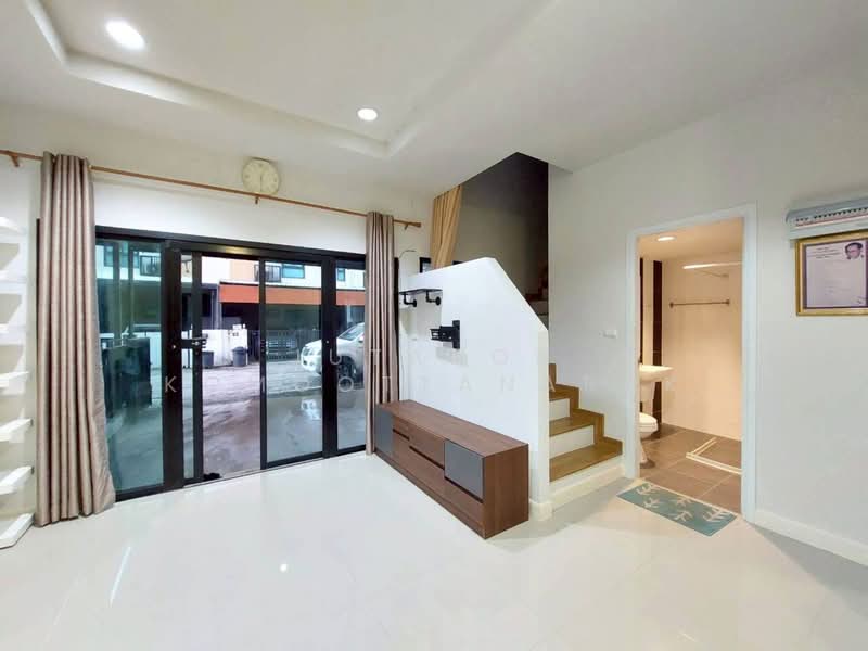 The Modish Ratchaphruek-Kanchanapisek, Pathum Thani, Ratchaphruek 77 Road, Khlong Phra Udom, Lat Lum Kaeo, Pathum Thani, 4 Bedrooms, 88 sqm, Single Detached House For Sale, by Jutanon Komoottanaruk, 500156198 - DDproperty.com