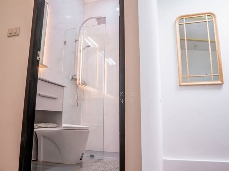 Khlongtan Nivet, Bangkok, 20 Soi Pridi Banomyong 42, Khlong Tan Nua, Watthana, Bangkok, 3 Bedrooms, 160 sqm, Single Detached House For Rent, by Bangkok Residential, 500156200 - DDproperty.com