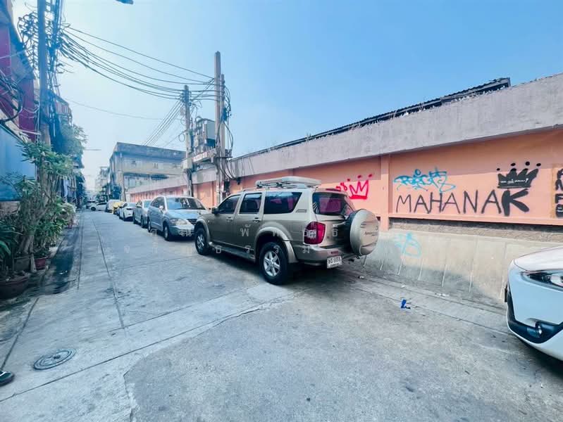 ที่ดิน + สิ่งปลูกสร้าง 3 ชั้น 939 ตร.ว. ถนนจักรพรรดิพงษ์ ตรอกโรงเลี้ยงเด็ก, Bangkok, Wat Thep Sirin, Pom Prap Sattru Phai, Bangkok, , 3,756 sqm, Land For Sale, by คุณ พัทธ์ธีรา เจริญธรรม (พัท), 500156219 - DDproperty.com