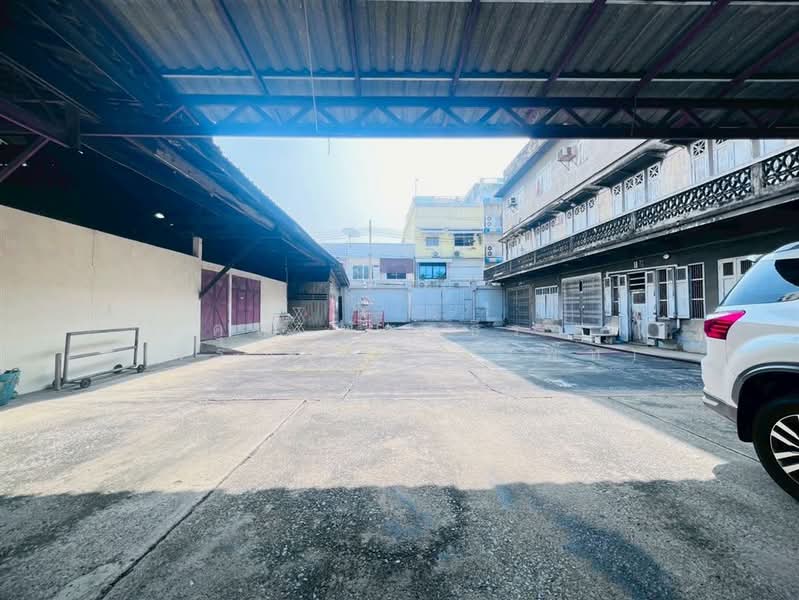 ที่ดิน + สิ่งปลูกสร้าง 3 ชั้น 939 ตร.ว. ถนนจักรพรรดิพงษ์ ตรอกโรงเลี้ยงเด็ก, Bangkok, Wat Thep Sirin, Pom Prap Sattru Phai, Bangkok, , 3,756 sqm, Land For Sale, by คุณ พัทธ์ธีรา เจริญธรรม (พัท), 500156219 - DDproperty.com