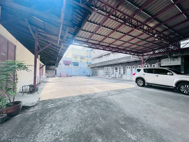 ที่ดิน + สิ่งปลูกสร้าง 3 ชั้น 939 ตร.ว. ถนนจักรพรรดิพงษ์ ตรอกโรงเลี้ยงเด็ก, Bangkok, Wat Thep Sirin, Pom Prap Sattru Phai, Bangkok, , 3,756 sqm, Land For Sale, by คุณ พัทธ์ธีรา เจริญธรรม (พัท), 500156219 - DDproperty.com