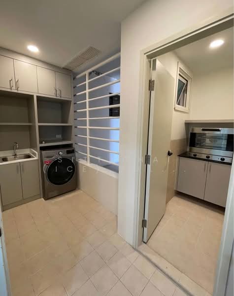 The Empire Place, Bangkok, 88 Narathiwatratchanakharin Road, Thung Maha Mek, Sathon, Bangkok, 3 Bedrooms, 183 sqm, Condo For Rent, by Sittichai (Ice) Tulyanon, 500156234 - DDproperty.com