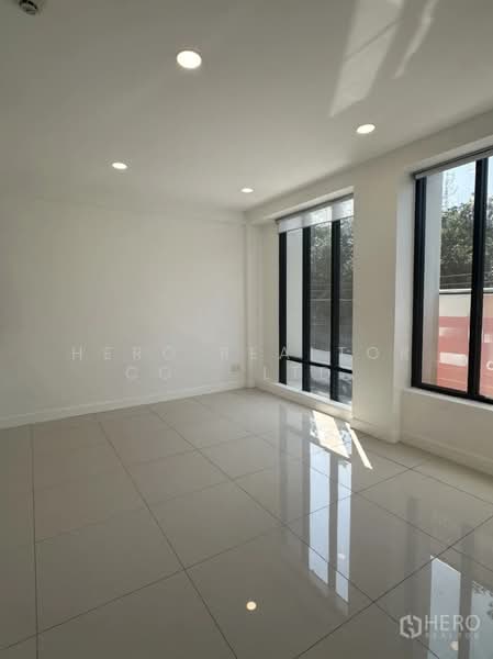 ให้เช่าโฮมออฟฟิศ 300 ตร.ม. บางจาก ใกล้ BTS อุดมสุข สุขุมวิท เขตพระโขนง กรุงเทพฯ hre00235, กรุงเทพ, บางจาก, พระโขนง, กรุงเทพ, 300 ตร.ม., สำนักงาน ให้เช่า, โดย Hero Realtor Co., Ltd., 500156253 - DDproperty.com