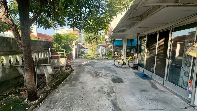 ที่ดิน +บ้าน 2 ชั้น 63 ตร.ว. ที่ดิน +บ้าน ซอยโชคชัย4 ซ.48 ถนนโชคชัย4, Bangkok, Lat Phrao, Lat Phrao, Bangkok, 4 Bedrooms, 250 sqm, Single Detached House For Sale, by คุณ กิริยา วรรณารักษ์ (แอฟ), 500156274 - DDproperty.com