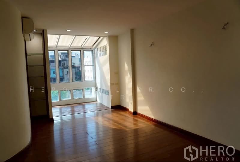 For Rent Home Office Sukhumvit 71 Near BTS Phra Khanong Bangkok HRE00263, Bangkok, วัฒนา, Phra Kanong Nua, Watthana, Bangkok, , 386 sqm, Office Space For Rent, by Hero Realtor Co., Ltd., 500156295 - DDproperty.com