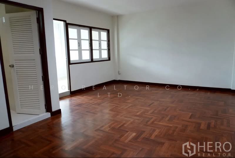 For Rent Home Office Sukhumvit 71 Near BTS Phra Khanong Bangkok HRE00263, Bangkok, วัฒนา, Phra Kanong Nua, Watthana, Bangkok, , 386 sqm, Office Space For Rent, by Hero Realtor Co., Ltd., 500156295 - DDproperty.com