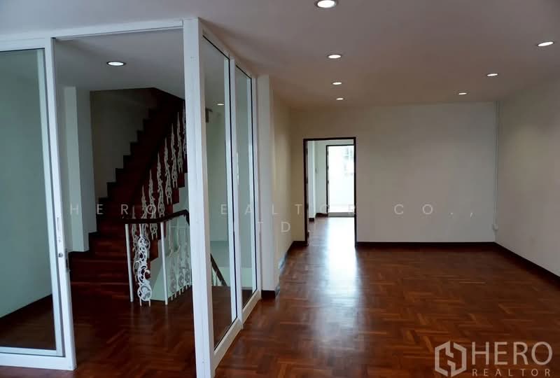 ให้เช่าโฮมออฟฟิศ สุขุมวิท 71 ใกล้ BTS พระโขนง HRE00263, กรุงเทพ, วัฒนา, พระโขนงเหนือ, วัฒนา, กรุงเทพ, 386 ตร.ม., สำนักงาน ให้เช่า, โดย Hero Realtor Co., Ltd., 500156295 - DDproperty.com