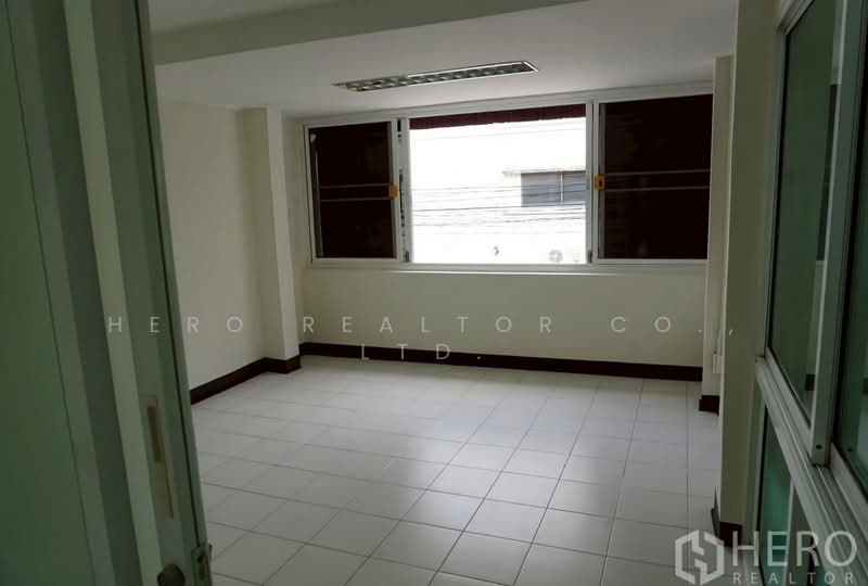For Rent Home Office Sukhumvit 71 Near BTS Phra Khanong Bangkok HRE00263, Bangkok, วัฒนา, Phra Kanong Nua, Watthana, Bangkok, , 386 sqm, Office Space For Rent, by Hero Realtor Co., Ltd., 500156295 - DDproperty.com