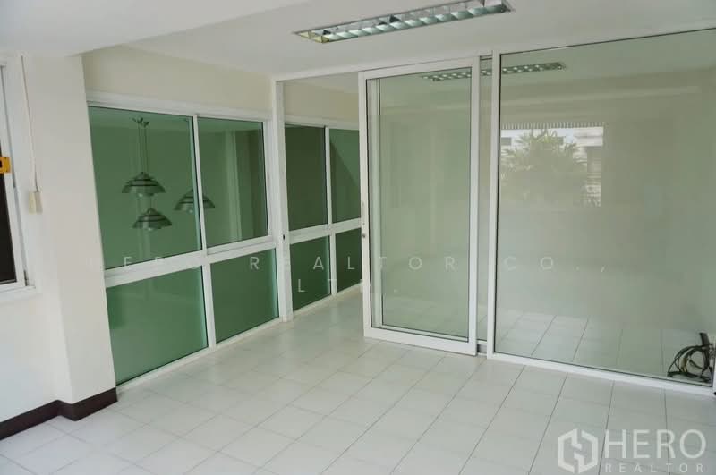 For Rent Home Office Sukhumvit 71 Near BTS Phra Khanong Bangkok HRE00263, Bangkok, วัฒนา, Phra Kanong Nua, Watthana, Bangkok, , 386 sqm, Office Space For Rent, by Hero Realtor Co., Ltd., 500156295 - DDproperty.com