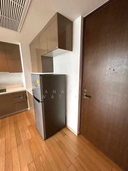 Siri At Sukhumvit, Bangkok, 902 Sukhumvit Road, Phra Kanong, Khlong Toei, Bangkok, 1 Bedroom, 52 sqm, Condo For Rent, by Tanapat Jitwatcharakomol, 500156345 - DDproperty.com