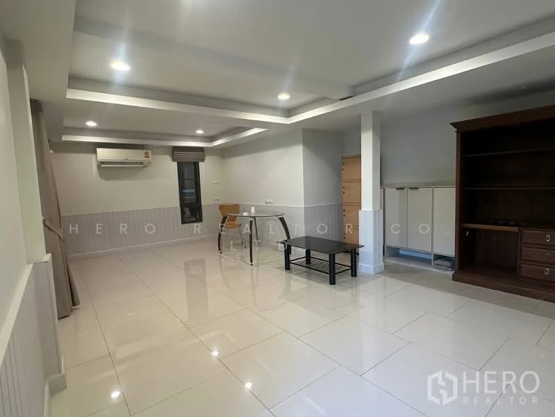 For rent 3 Bedroom Detached House in Watthana, Bangkok hre00237, Bangkok, Khlong Tan Nua, Watthana, Bangkok, 3 Bedrooms, 250 sqm, Single Detached House For Rent, by Hero Realtor Co., Ltd., 500156377 - DDproperty.com