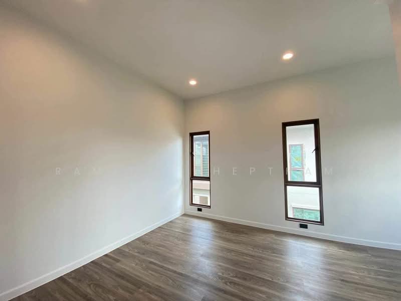 Burasiri Krungthep Kreetha, Bangkok, 95 Soi Pracha Ruam Chai, Hua Mak, Bang Kapi, Bangkok, 4 Bedrooms, 196 sqm, Single Detached House For Rent, by Ramita  Theptham, 500156446 - DDproperty.com