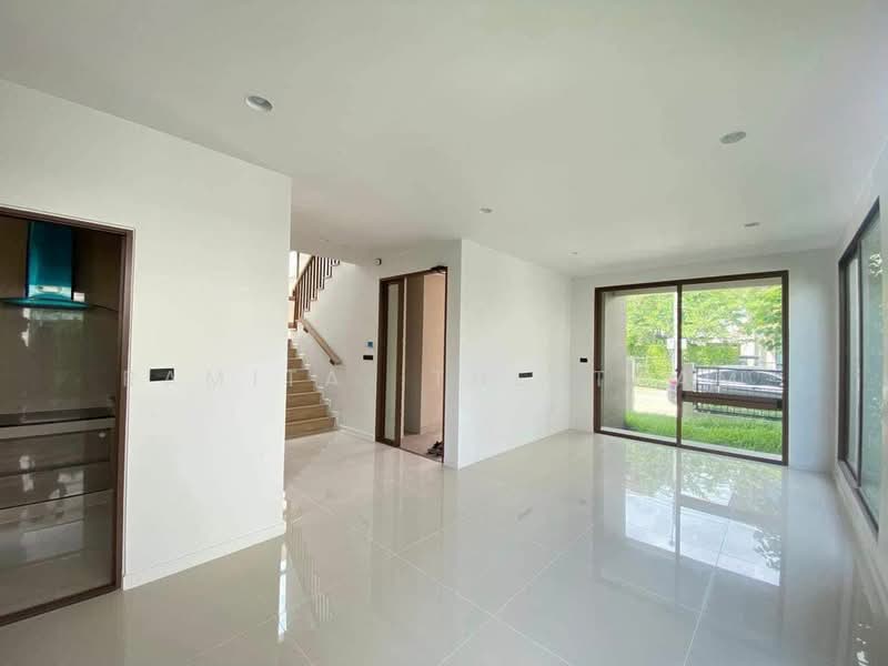 Burasiri Krungthep Kreetha, Bangkok, 95 Soi Pracha Ruam Chai, Hua Mak, Bang Kapi, Bangkok, 4 Bedrooms, 196 sqm, Single Detached House For Rent, by Ramita  Theptham, 500156446 - DDproperty.com