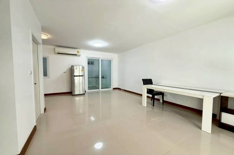 The Trust Townhome Kaset Nawamin-Nuanchan, Bangkok, Nuanchan Road, Nuan Chan, Bueng Kum, Bangkok, 4 Bedrooms, 170 sqm, Townhouse For Sale, by สง่าชัย ไทรทองคำ, 500156447 - DDproperty.com