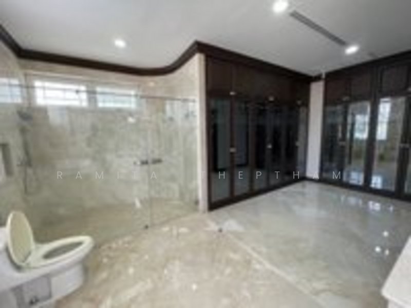 5-BR House, Bangkok, Chan Kasem, Chatuchak, Bangkok, 5 Bedrooms, 700 sqm, Single Detached House For Rent, by Ramita  Theptham, 500156454 - DDproperty.com