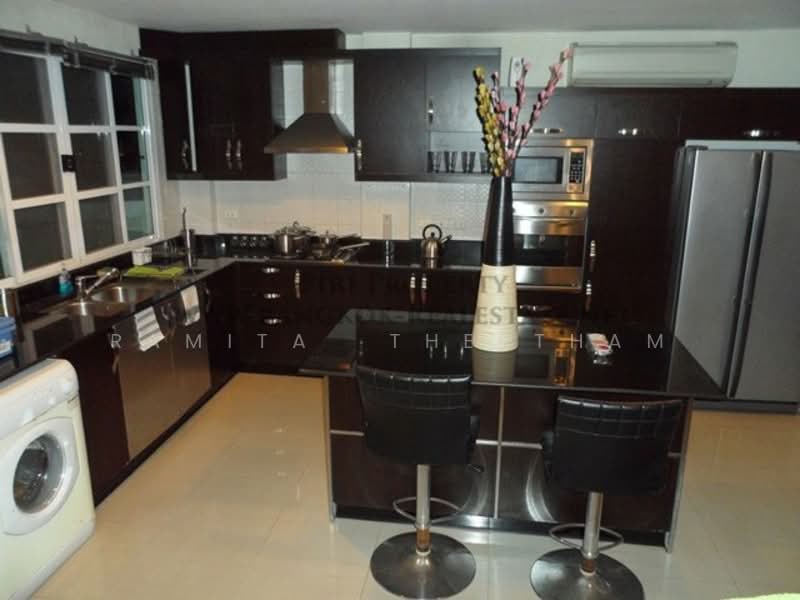 3-BR Townhouse, Bangkok, Bang Chak, Phra Khanong, Bangkok, 3 Bedrooms, 260 sqm, Townhouse For Rent, by Ramita Theptham, 500156485 - DDproperty.com