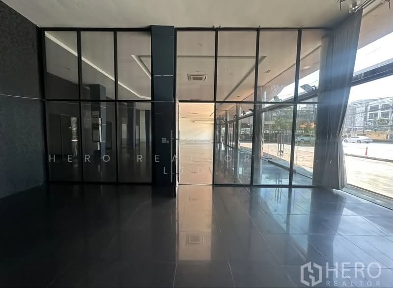 For Rent - For rent Showroom 1155sqm in Suan Luang Bangkok HRE00257, Bangkok