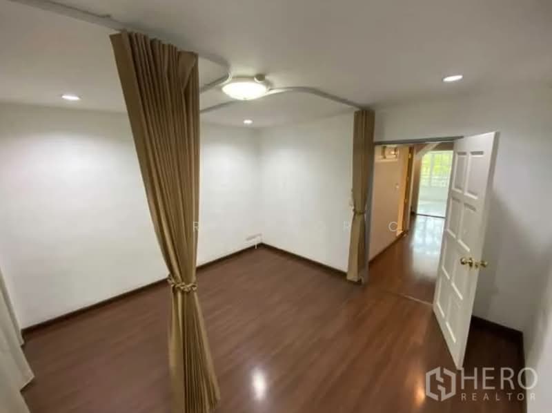 For sale Shophouse 250sqm in Phra Khanong Nuea, Watthana, Bangkok BTS Ekkamai bre17184, Bangkok, Phra Kanong Nua, Watthana, Bangkok, , 250 sqm, Shophouse For Sale, by Hero Realtor Co., Ltd., 500156554 - DDproperty.com
