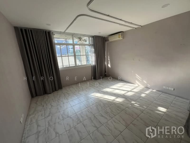 For sale Shophouse 250sqm in Phra Khanong Nuea, Watthana, Bangkok BTS Ekkamai bre17184, Bangkok, Phra Kanong Nua, Watthana, Bangkok, , 250 sqm, Shophouse For Sale, by Hero Realtor Co., Ltd., 500156554 - DDproperty.com