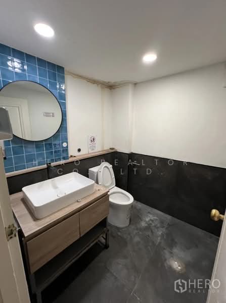 For sale Shophouse 250sqm in Phra Khanong Nuea, Watthana, Bangkok BTS Ekkamai bre17184, Bangkok, Phra Kanong Nua, Watthana, Bangkok, , 250 sqm, Shophouse For Sale, by Hero Realtor Co., Ltd., 500156554 - DDproperty.com
