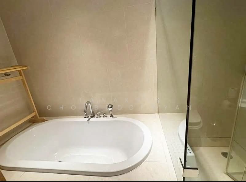 The Emporio Place, Bangkok, 93 Soi Sukhumvit 24, Sukhumvit Road, Khong Tan, Khlong Toei, Bangkok, 1 Bedroom, 83 sqm, Condo For Rent, by Tanakrit Chotbuddkayan, 500156580 - DDproperty.com