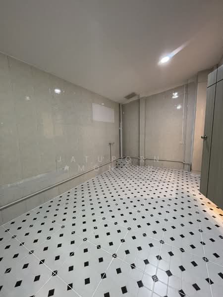 ให้เช่าอาคารพาณิชย์ 3 ชั้น กรุงเทพกรีฑา ซอย 7, Bangkok, Hua Mak, Bang Kapi, Bangkok, , 180 sqm, Shophouse For Rent, by Jatuporn Amonsin, 500156699 - DDproperty.com