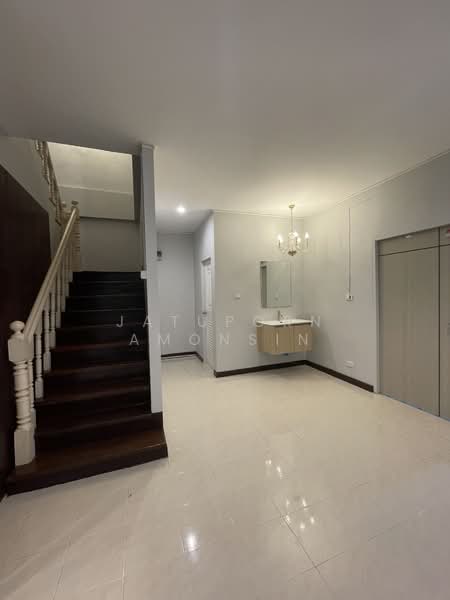 ให้เช่าอาคารพาณิชย์ 3 ชั้น กรุงเทพกรีฑา ซอย 7, Bangkok, Hua Mak, Bang Kapi, Bangkok, , 180 sqm, Shophouse For Rent, by Jatuporn Amonsin, 500156699 - DDproperty.com