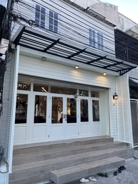 ให้เช่าอาคารพาณิชย์ 3 ชั้น กรุงเทพกรีฑา ซอย 7, Bangkok, Hua Mak, Bang Kapi, Bangkok, , 180 sqm, Shophouse For Rent, by Jatuporn Amonsin, 500156699 - DDproperty.com