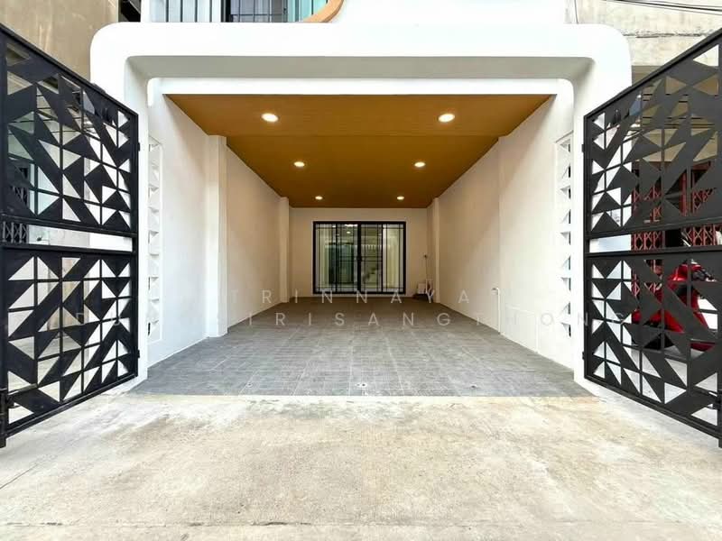 4-BR Townhouse, Bangkok, Chom Thong, Chom Thong, Bangkok, 4 Bedrooms, 155 sqm, Townhouse For Sale, by Trinnaya Dungsirisangthong, 500156773 - DDproperty.com