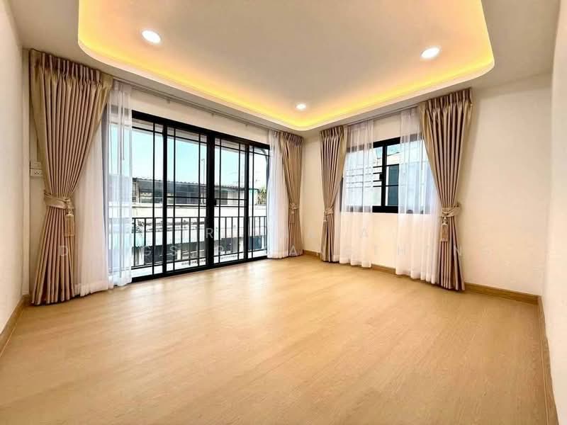 4-BR Townhouse, Bangkok, Chom Thong, Chom Thong, Bangkok, 4 Bedrooms, 155 sqm, Townhouse For Sale, by Trinnaya Dungsirisangthong, 500156773 - DDproperty.com