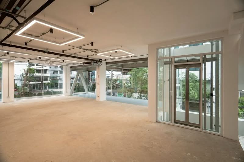 6-Storey Building with Rooftop, New CBD Rama 9 Soi 54, Near MRT Rama 9, Bangkok, Suan Luang, Suan Luang, Bangkok, , 1,500 sqm, Shophouse For Rent, by LINE @firststep, 500156842 - DDproperty.com