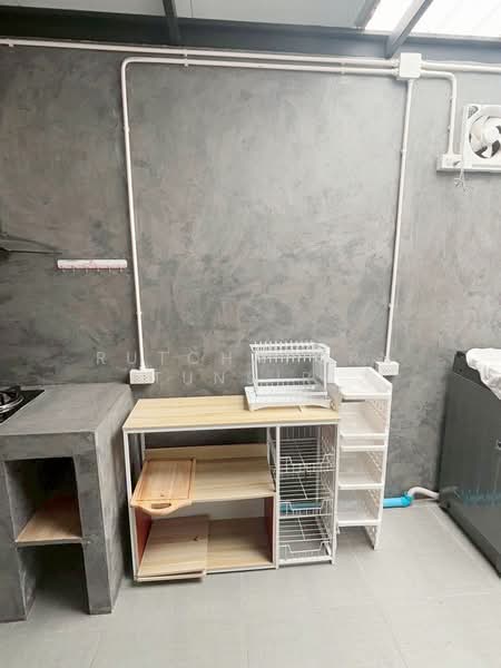 ทาวน์เฮ้าส์ ให้เช่า – ใกล้มีโชคพลาซ่า เพียง 5 นาที ค่าเช่า 22,000 บาท / เดือน รหัสทรัพย์ : No.5H634, Chiang Mai, San Phi Sua, Muang Chiang Mai, Chiang Mai, 4 Bedrooms, 103 sqm, Townhouse For Rent, by Rutchaporn Tunsiri, 500156925 - DDproperty.com