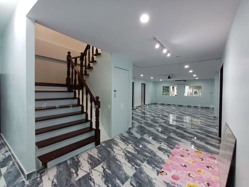 หมู่บ้านรังสิยา 2, Bangkok, Bang Chak, Phra Khanong, Bangkok, 6 Bedrooms, 280 sqm, Single Detached House For Rent, by ณภัทร พรสิริเมธากุล, 500156964 - DDproperty.com