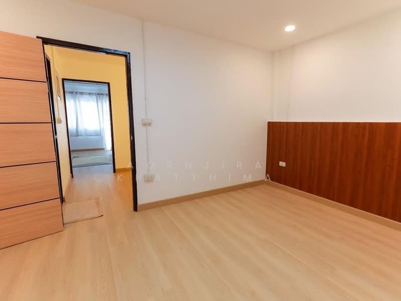 S2711 | Renovated 2-Storey Minimal Townhome Near Chiang Mai Airport, Chiang Mai, Mae Hia, Muang Chiang Mai, Chiang Mai, 2 Bedrooms, 120 sqm, Townhouse For Sale, by Aornjira Khatthima, 500156970 - DDproperty.com