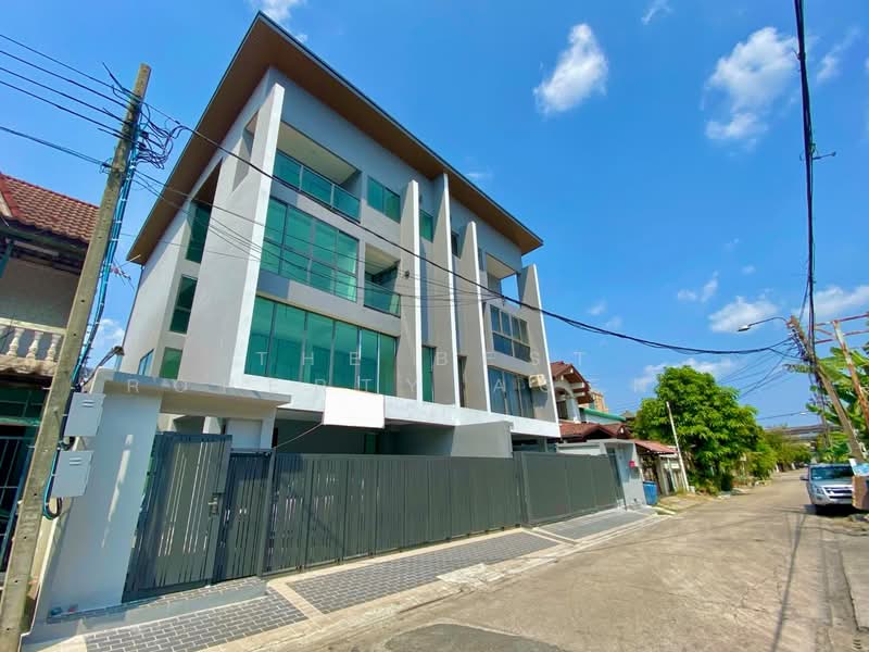 บ้านแฝดบางเขน กรุงเทพมหานคร, Bangkok, Tha Rang, Bang Khen, Bangkok, 4 Bedrooms, 350 sqm, Semi-Detached House (Twin House) For Sale, by The Best Property Agent ไก่, 500156980 - DDproperty.com