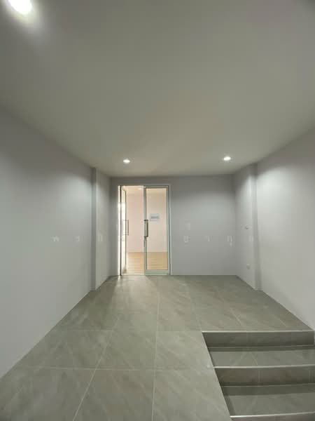 ประเวศ, กรุงเทพ, ประเวศ, ประเวศ, กรุงเทพ, 900 ตร.ม., ตึกแถว-อาคารพาณิชย์ ให้เช่า, โดย ณภัทร พรสิริเมธากุล, 500157024 - DDproperty.com