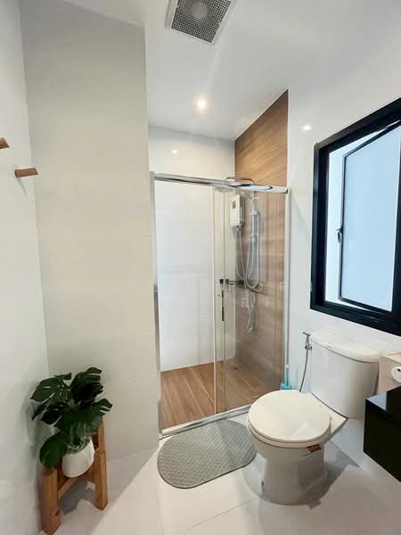 ทาวน์เฮ้าส์ให้เช่า – ใกล้เซ็นทรัลเฟสติวัล ค่าเช่า 38,000 บาท / เดือน รหัสทรัพย์ : No.6H323, เชียงใหม่, สันพระเนตร, สันทราย, เชียงใหม่, 185 ตร.ม., ทาวน์เฮ้าส์ ให้เช่า, โดย Rutchaporn Tunsiri, 500157029 - DDproperty.com