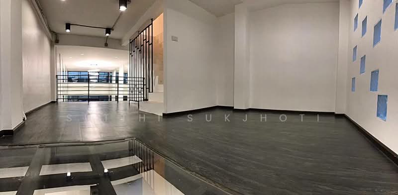 Commercial Building on Tiwanon Road, Nonthaburi, Bang Kra So, Muang Nonthaburi, Nonthaburi, , 242 sqm, Shophouse For Sale, by Sutthi Sukjhoti, 500157040 - DDproperty.com