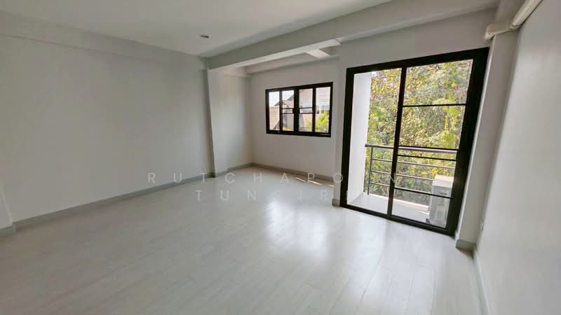 ทาวน์เฮ้าส์ให้เช่า – ใกล้บิ๊กซีแม่เหียะ ค่าเช่า 15,000 บาท / เดือน รหัสทรัพย์ : No.9H1018, เชียงใหม่, แม่เหียะ, เมืองเชียงใหม่, เชียงใหม่, 110 ตร.ม., ทาวน์เฮ้าส์ ให้เช่า, โดย Rutchaporn Tunsiri, 500157055 - DDproperty.com