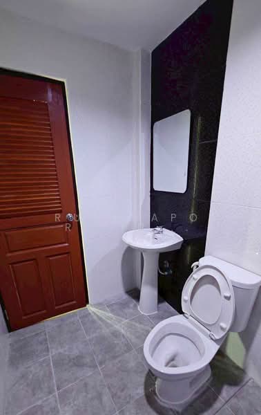 ทาวน์เฮ้าส์ให้เช่า – ใกล้บิ๊กซีแม่เหียะ ค่าเช่า 15,000 บาท / เดือน รหัสทรัพย์ : No.9H1018, Chiang Mai, Mae Hia, Muang Chiang Mai, Chiang Mai, 4 Bedrooms, 110 sqm, Townhouse For Rent, by Rutchaporn Tunsiri, 500157055 - DDproperty.com