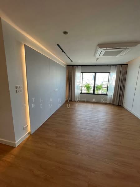 Baan Ploenchit, Bangkok, Soi Ruamrudee 2 Ploenchit Road, Lumphini, Pathum Wan, Bangkok, 2 Bedrooms, 100 sqm, Condo For Sale, by Thanyalak Premputtiphan, 500157062 - DDproperty.com