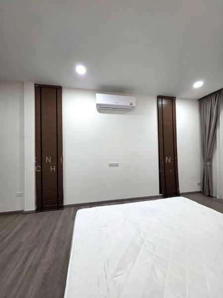 House in Sukhumvit, Bangkok, Bang Chak, Phra Khanong, Bangkok, 3 Bedrooms, 250 sqm, Single Detached House For Sale, by Knight Frank Chartered (Thailand) Co.,Ltd, 500157110 - DDproperty.com