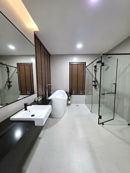 House in Sukhumvit, Bangkok, Bang Chak, Phra Khanong, Bangkok, 3 Bedrooms, 250 sqm, Single Detached House For Sale, by Knight Frank Chartered (Thailand) Co.,Ltd, 500157110 - DDproperty.com