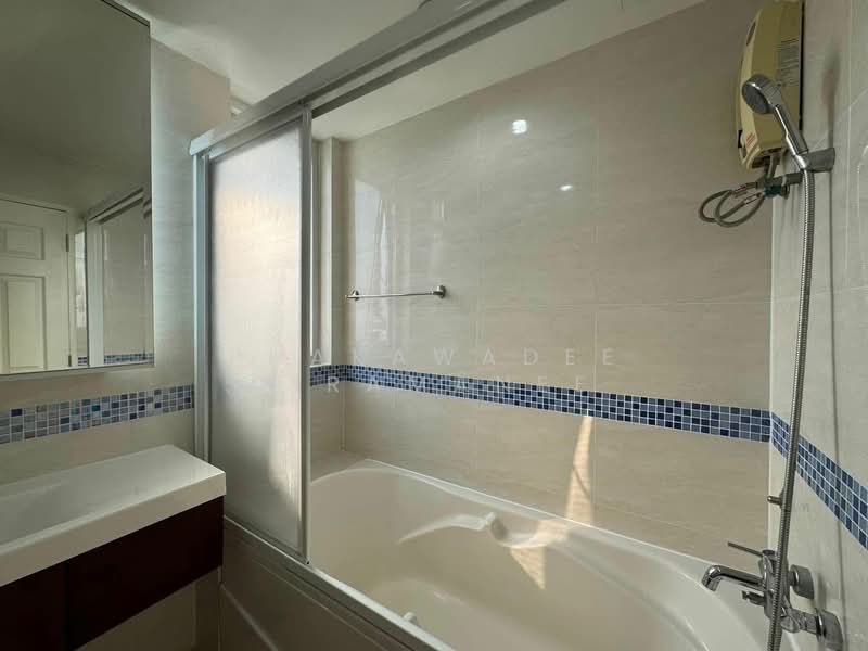 Life @ Sukhumvit 65, Bangkok, Sukhumvit Road, Phra Kanong Nua, Watthana, Bangkok, 2 Bedrooms, 63 sqm, Condo For Rent, by Phakawadee Jiramanee, 500157112 - DDproperty.com