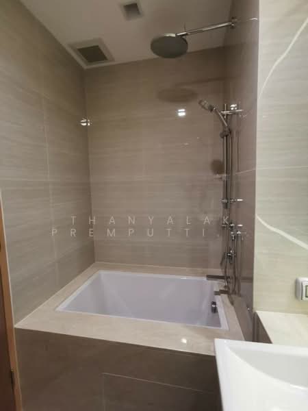 Noble BE33, Bangkok, 19 Soi Sukhumvit 33, Khlong Tan Nua, Watthana, Bangkok, 1 Bedroom, 35 sqm, Condo For Rent, by Thanyalak Premputtiphan, 500157173 - DDproperty.com